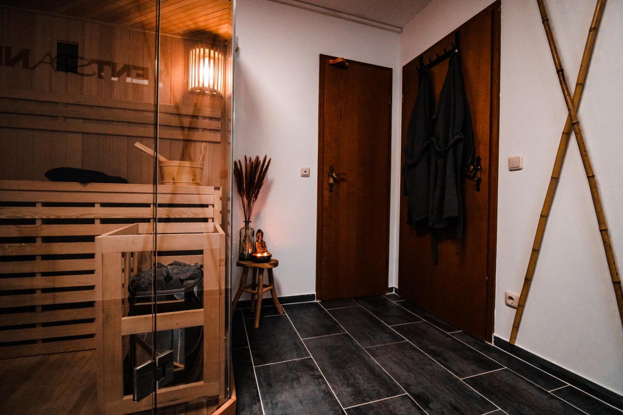 Stilvolle Wellness-Ferienwohnung In Neef Whirlpool, Sauna, Grill, Fitness, Billard & Moselblick Bagian luar foto